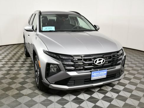 Used 2025 Hyundai Tucson SEL AWD/4WD image 3