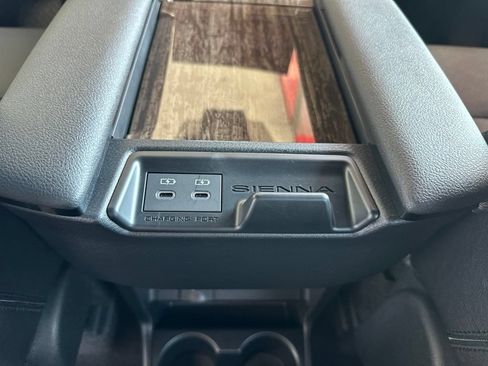 Used 2026 Toyota Sienna Limited FWD image 24