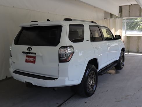 Used 2023 Toyota 4Runner SR5 Premium w/ Moonroof Package AWD/4WD image 8