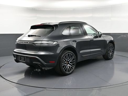 Certified 2026 Porsche Macan AWD/4WD image 8
