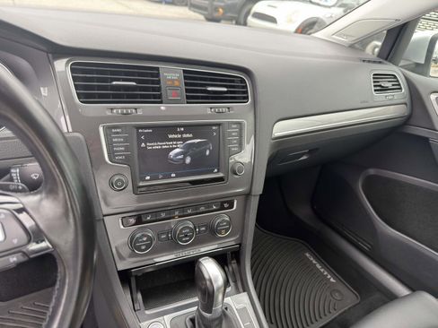 Used 2017 Volkswagen Golf Alltrack SEL image 29