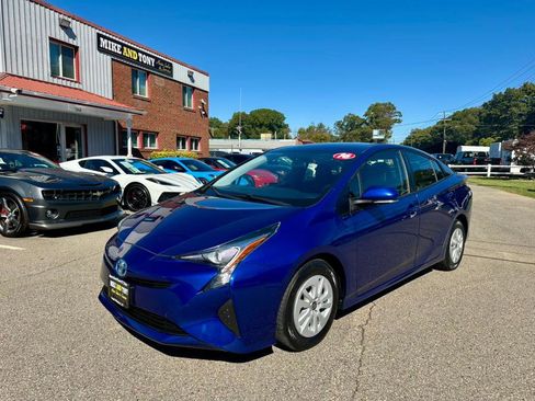 Used 2016 Toyota Prius Two image 1