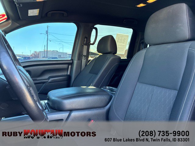 Used 2018 Nissan Titan SV w/ SV Convenience Package AWD/4WD image 11