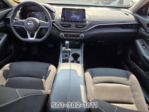 Used 2025 Nissan Altima 2.5 SV FWD image 13