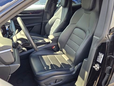 Used 2024 Porsche Macan 4 Electric image 5