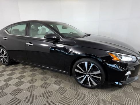 Used 2021 Nissan Altima 2.5 Platinum AWD/4WD image 2