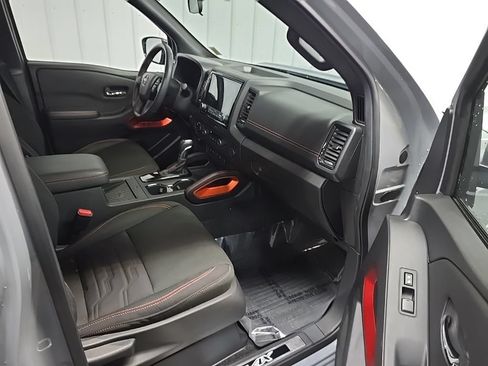 Used 2023 Nissan Frontier PRO-4X w/ Pro Convenience Package AWD/4WD image 16