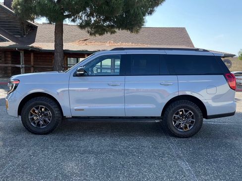 Used 2025 Ford Expedition Tremor AWD/4WD image 3