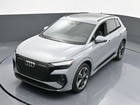 Used 2024 Audi Q4 e-tron Premium Plus image 32