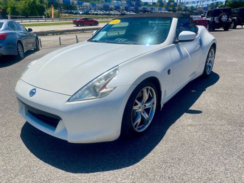 Used 2010 Nissan 370Z Touring w/ Sport Pkg RWD image 3
