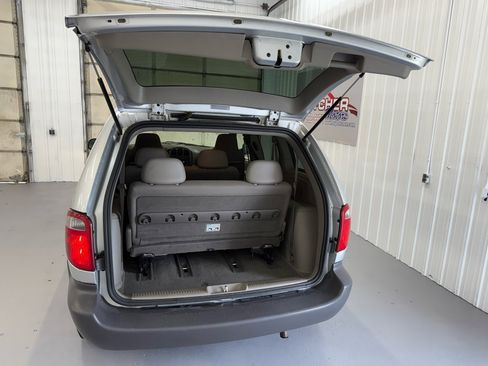 Used 2002 Dodge Caravan SE image 72