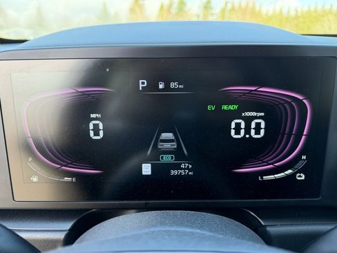 Used 2024 Kia Niro LX image 21