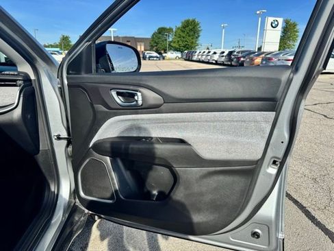 Used 2022 Jeep Compass Latitude AWD/4WD image 10