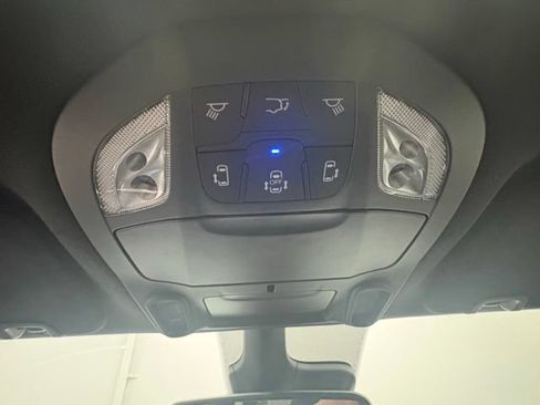 Used 2026 Chrysler Pacifica Limited FWD image 32