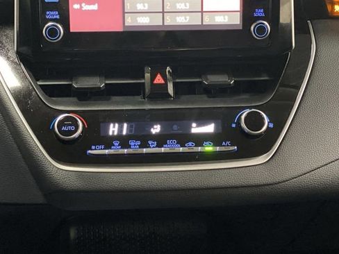 Used 2020 Toyota Corolla LE image 17