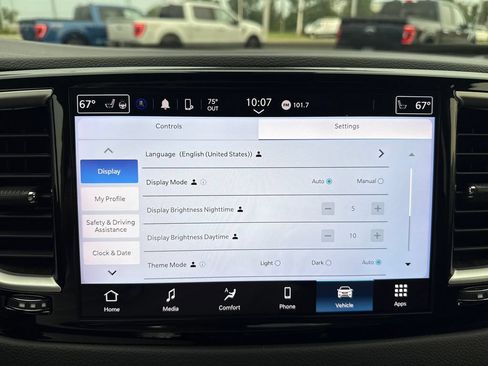 Used 2024 Chrysler Pacifica Touring-L FWD image 13
