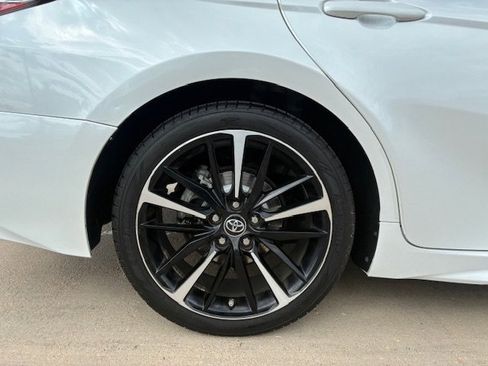 Used 2019 Toyota Camry XSE image 9
