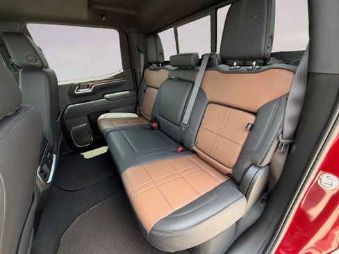 Used 2025 Chevrolet Silverado 1500 High Country AWD/4WD image 13
