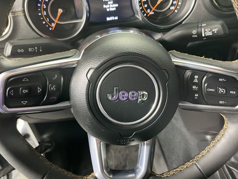 Used 2023 Jeep Gladiator Overland image 18