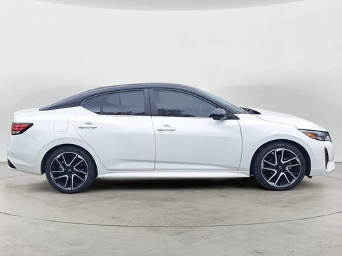 Used 2024 Nissan Sentra SR w/ SR Premium Package image 2