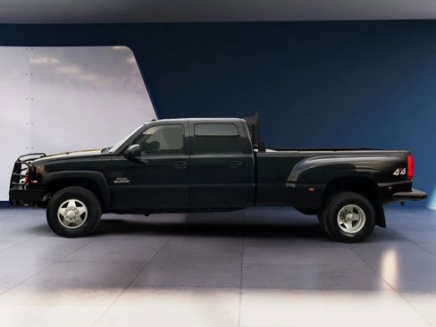 Used 2004 Chevrolet Silverado 3500 4x4 Crew Cab w/ Heavy-Duty Power Package image 2