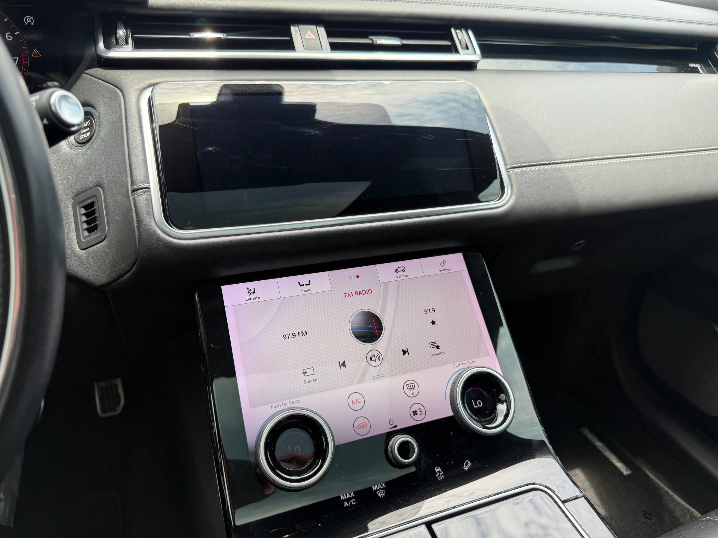 Used 2018 Land Rover Range Rover Velar R-Dynamic HSE AWD/4WD image 19