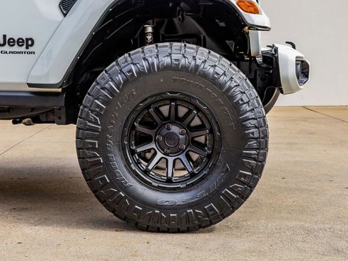 Used 2023 Jeep Gladiator Overland image 12