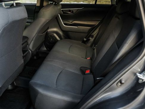 Used 2019 Toyota RAV4 LE image 21