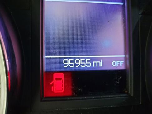 Used 2015 Chrysler Town & Country Touring w/ Driver Convenience Group image 3