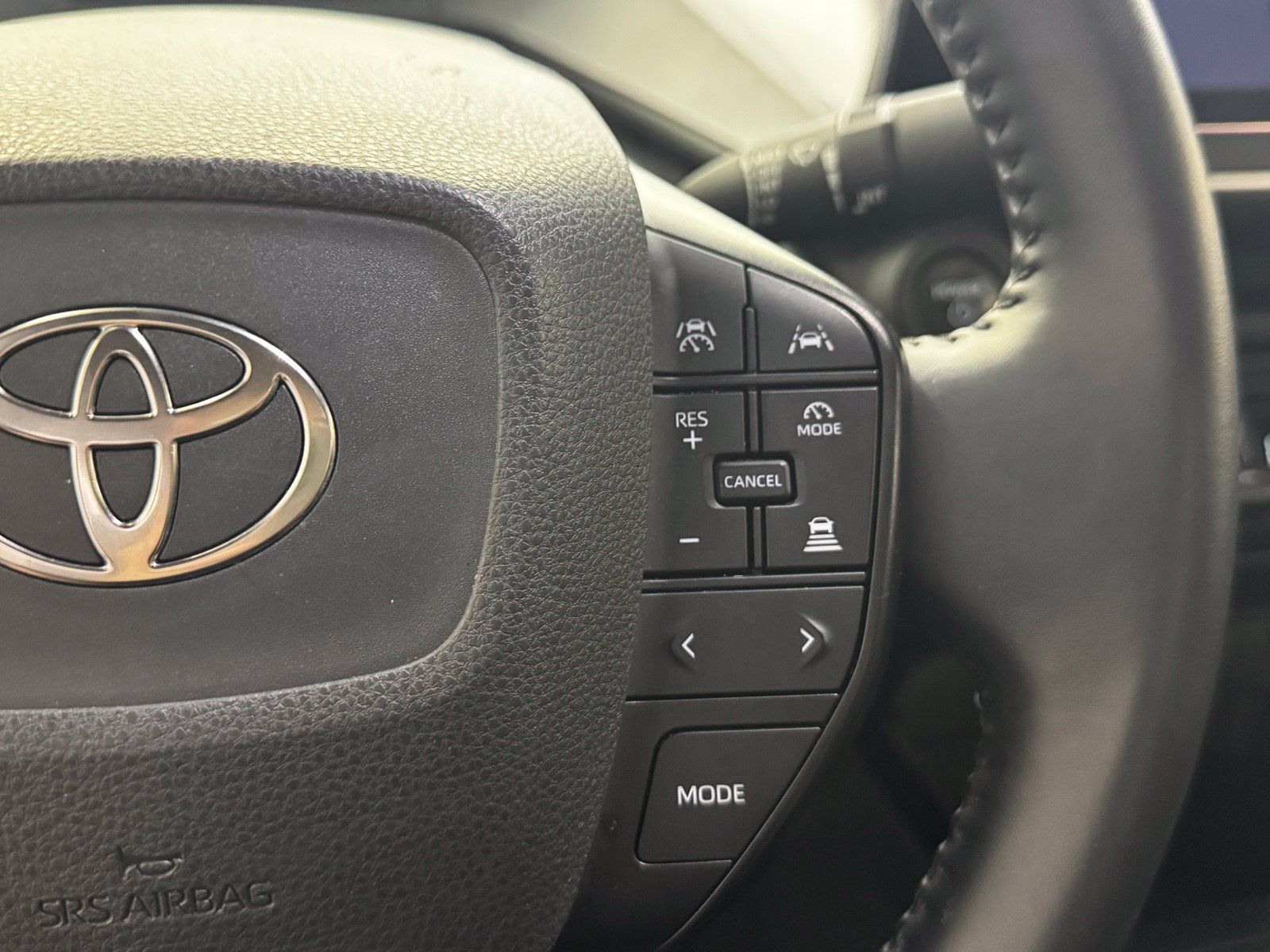 Used 2024 Toyota Prius LE FWD image 19