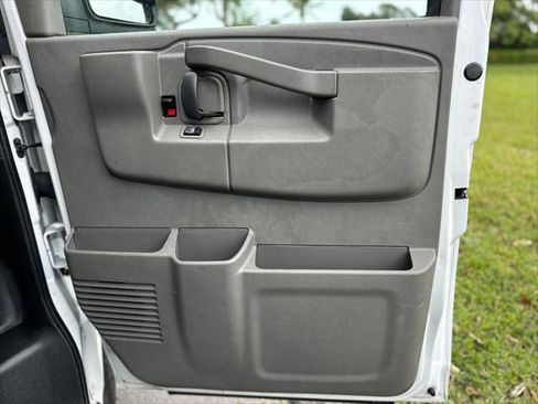 Used 2021 Chevrolet Express 2500 w/ Driver Convenience Package image 18