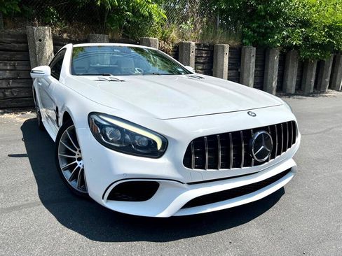Used 2017 Mercedes-Benz SL 550 image 4