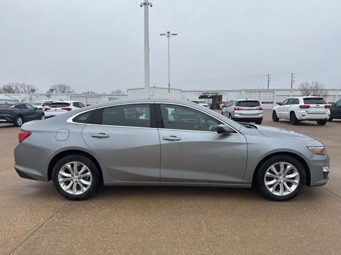 Used 2024 Chevrolet Malibu LT image 2
