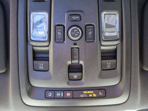 New 2025 Chevrolet Suburban Premier image 24