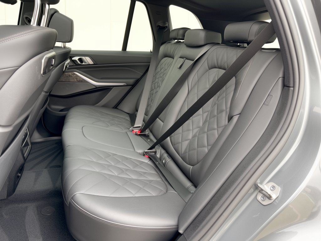 Used 2026 BMW X5 xDrive40i w/ M Sport Package AWD/4WD image 25