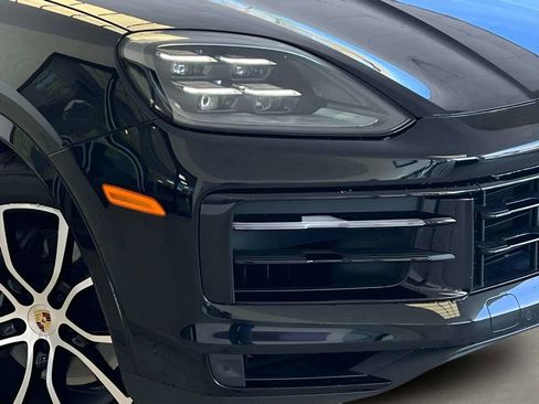 Used 2024 Porsche Cayenne Coupe image 33