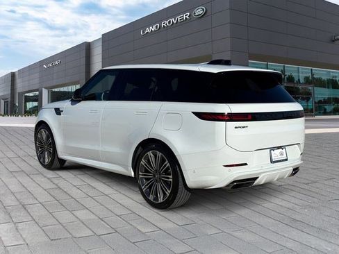Used 2025 Land Rover Range Rover Sport Dynamic SE image 3