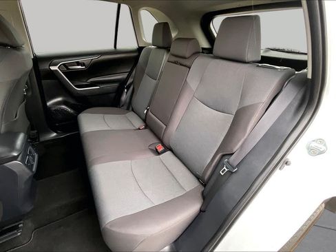 Used 2025 Toyota RAV4 XLE FWD image 16
