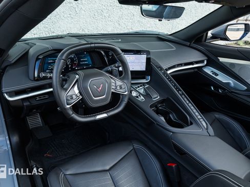 Used 2025 Chevrolet Corvette Z06 RWD image 3