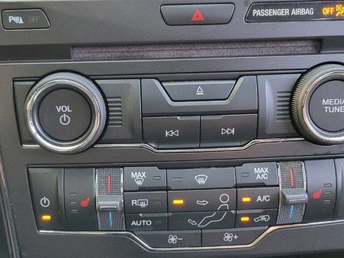 Used 2018 Ford Explorer XLT w/ Equipment Group 202A image 31