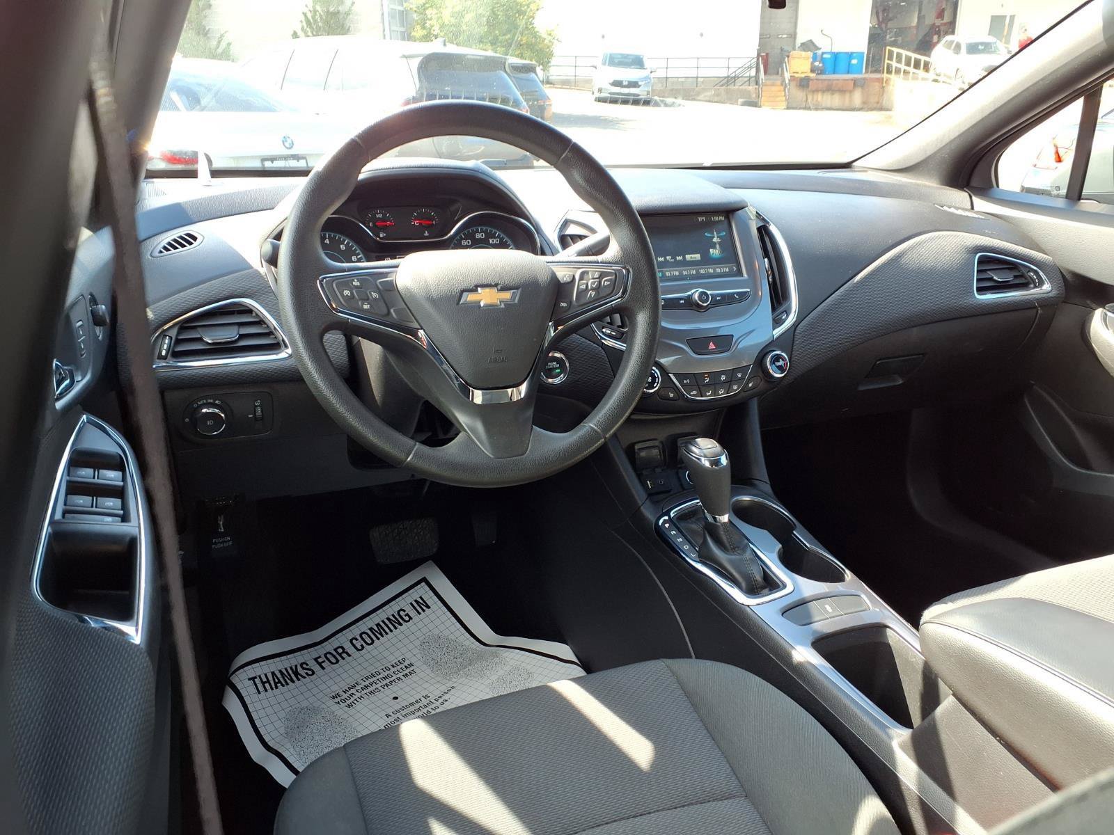 Used 2018 Chevrolet Cruze LT w/ Convenience Package FWD image 5