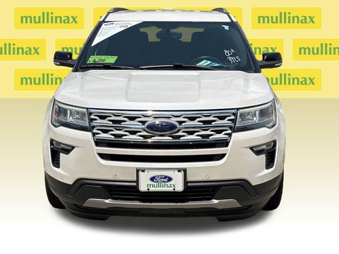 Used 2018 Ford Explorer XLT w/ Equipment Group 202A FWD image 14