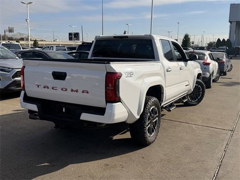 Used 2024 Toyota Tacoma TRD Sport image 5
