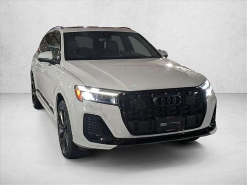 Certified 2025 Audi Q7 3.0T Premium Plus image 3