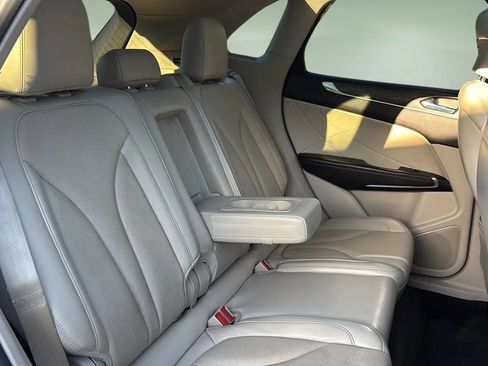 Used 2017 Lincoln MKC Reserve image 31
