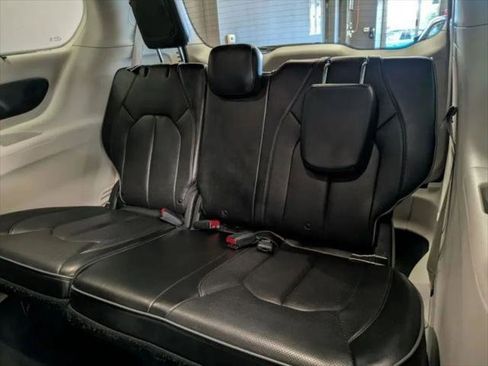 Used 2019 Chrysler Pacifica Limited w/ Advanced Safetytec Group image 19