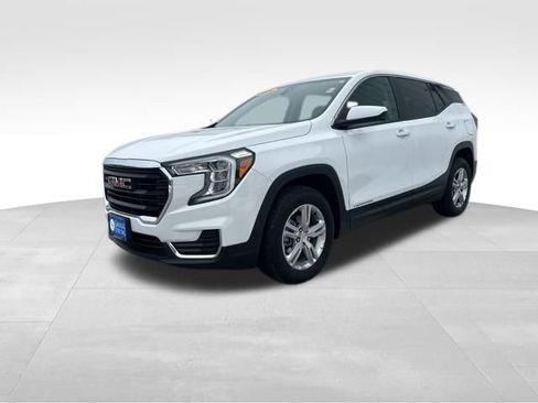 Used 2024 GMC Terrain SLE image 3