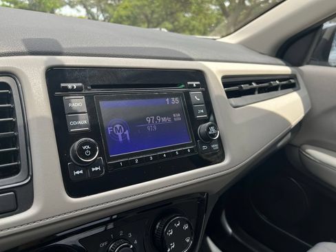 Used 2017 Honda HR-V LX image 19