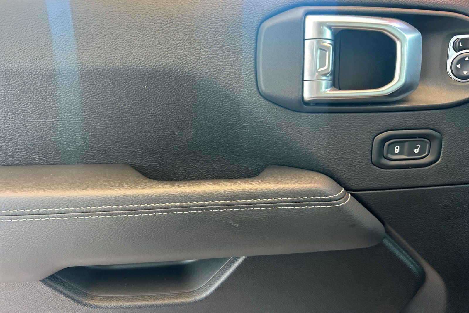 Used 2021 Jeep Wrangler Rubicon AWD/4WD image 12