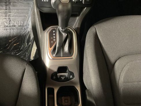 Used 2022 Jeep Renegade Latitude image 27